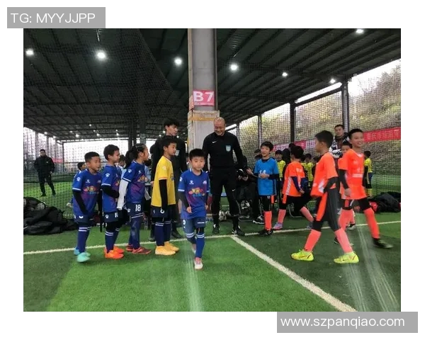 重庆足球队在邀请赛中的默契配合与战术执行点评分析 重庆足球队在邀请赛中的默契配合与战术执行点评分析