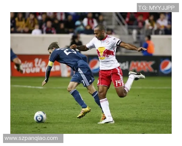 海法马卡比与比尼的激烈对决揭示足球战术与球队实力的较量