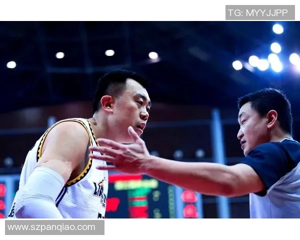 韩德君：从篮球新星到CBA传奇的成长之路与辉煌成就探讨