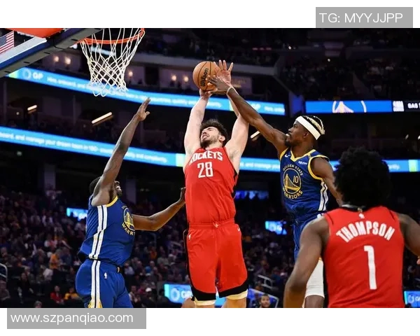 2016年NBA骑士与火箭激战回顾球星对决与精彩瞬间盘点
